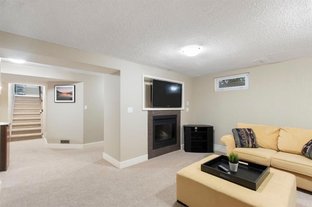 10504 Spadina Drive Sw, Calgary, AB - Indoor With Fireplace
