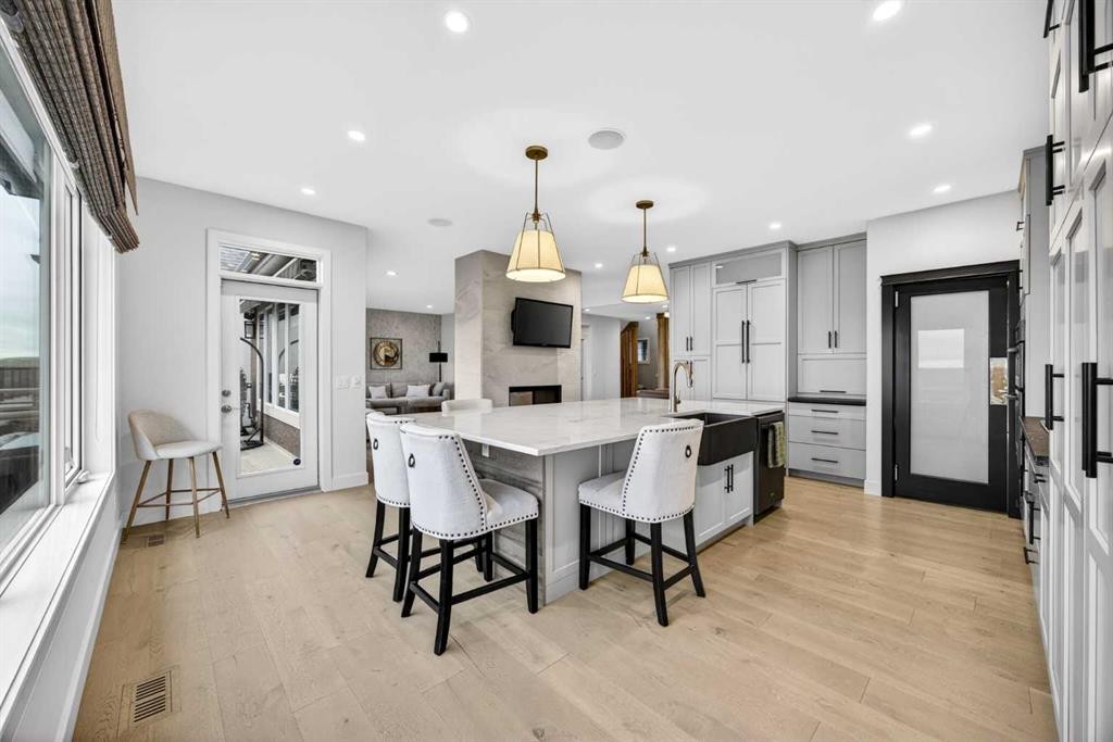 224 Springbluff Heights Sw, Calgary, AB
