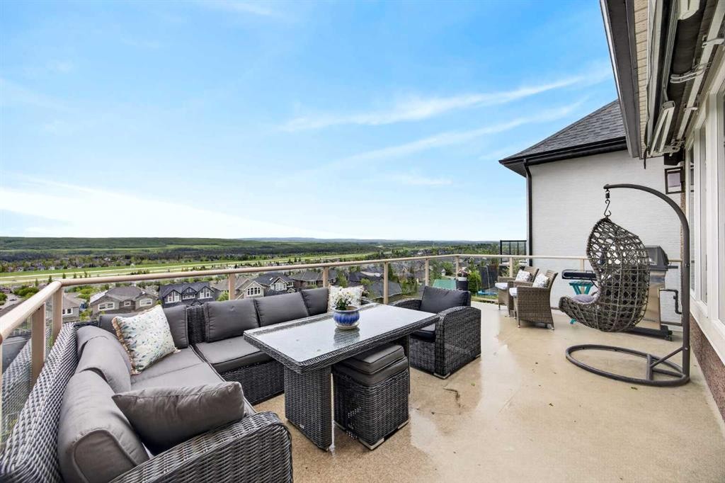 224 Springbluff Heights Sw, Calgary, AB