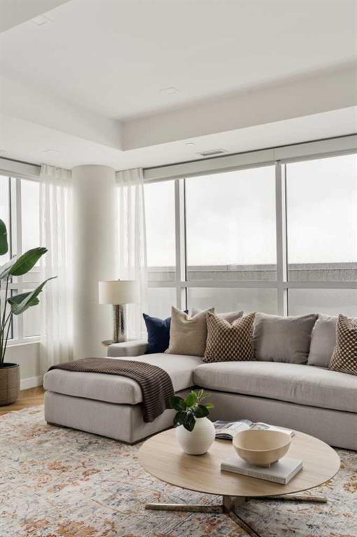 717-8505 Broadcast Avenue Sw, Calgary, AB - Indoor Photo Showing Living Room