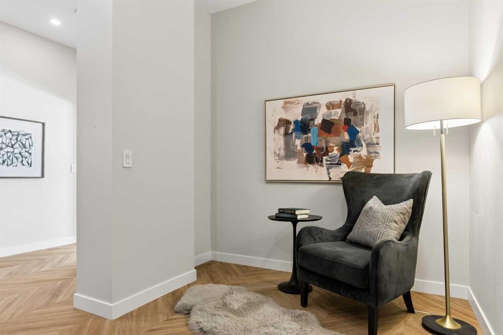 717-8505 Broadcast Avenue Sw, Calgary, AB - Indoor Photo Showing Other Room