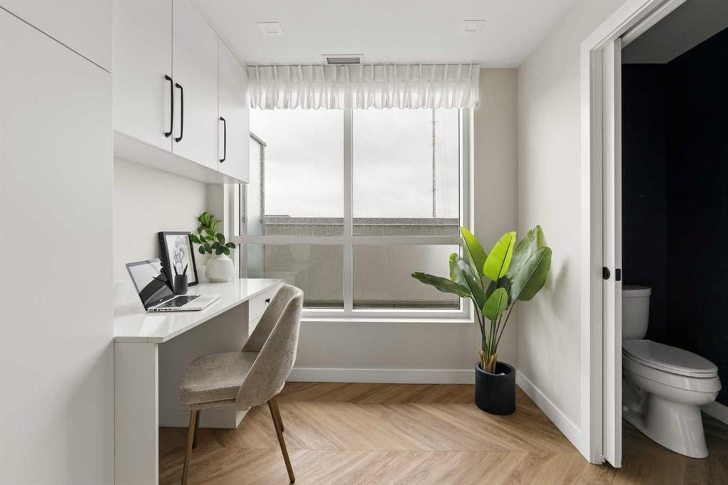 717-8505 Broadcast Avenue Sw, Calgary, AB - Indoor Photo Showing Office