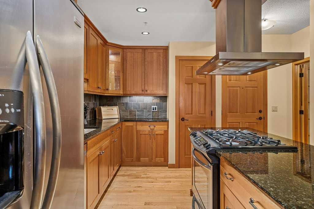 202-505 Spring Creek Drive, Canmore, AB - Indoor Photo Showing Kitchen