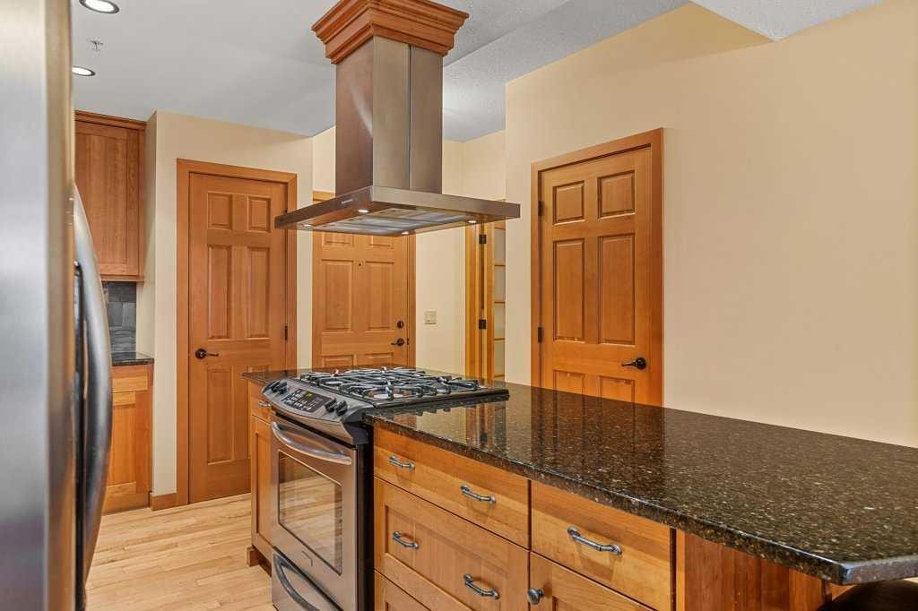 202-505 Spring Creek Drive, Canmore, AB - Indoor Photo Showing Kitchen