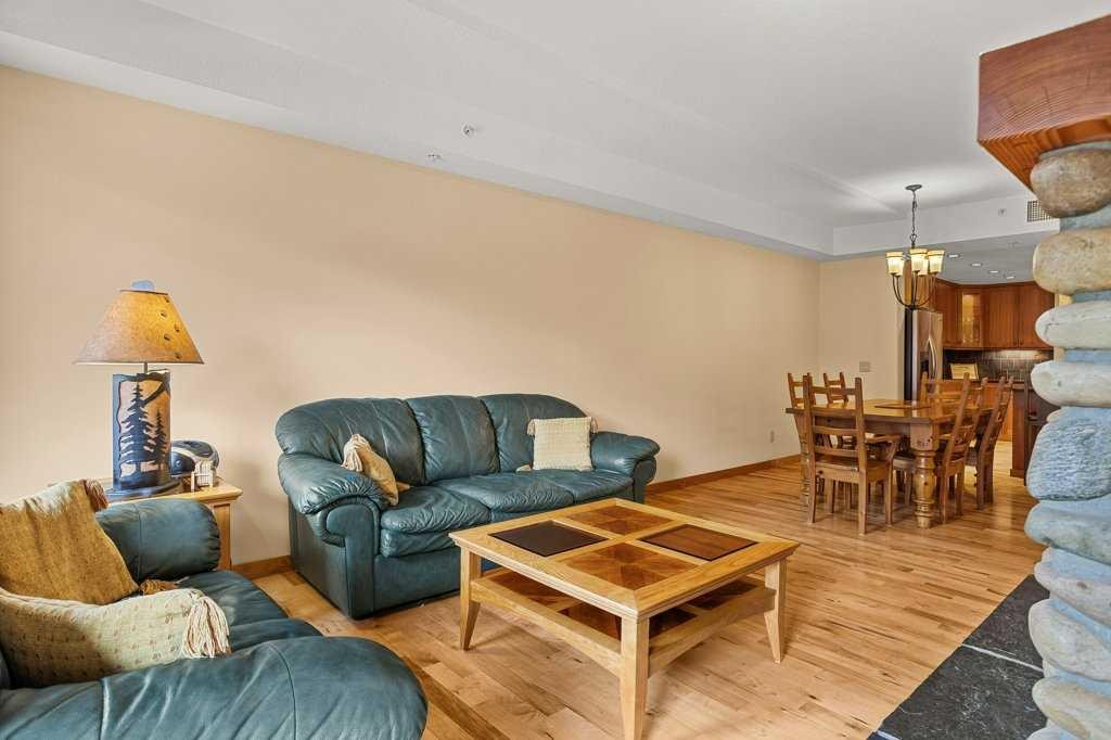 202-505 Spring Creek Drive, Canmore, AB - Indoor Photo Showing Living Room
