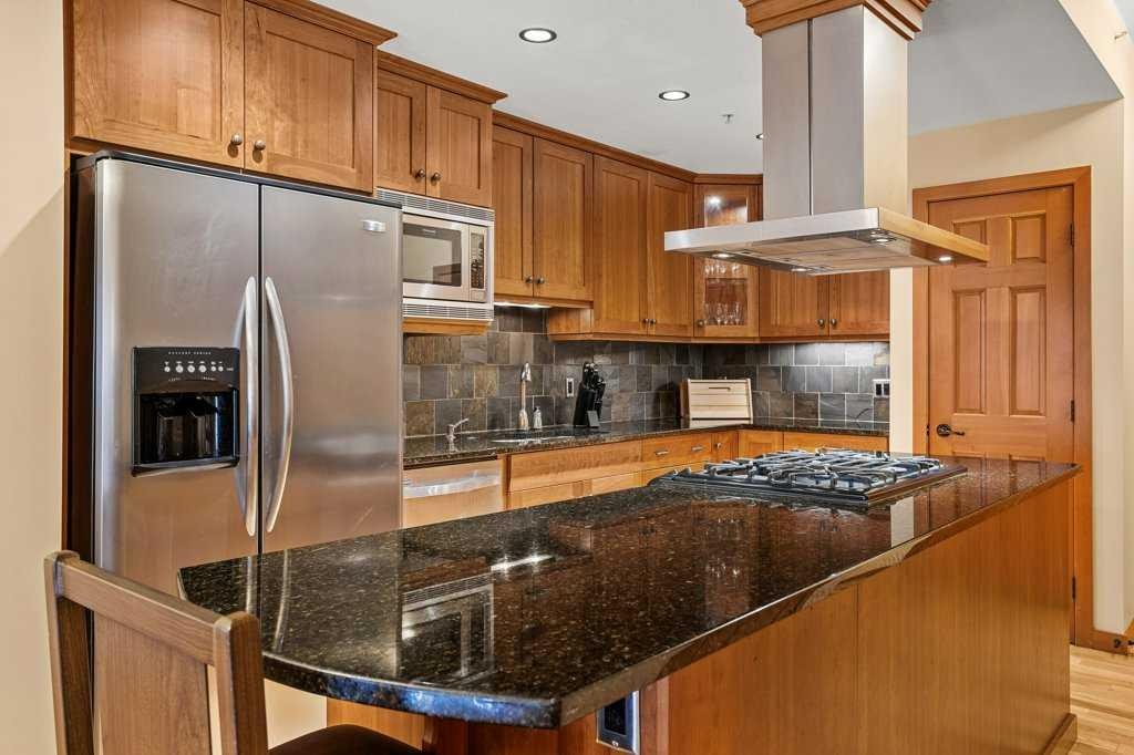 202-505 Spring Creek Drive, Canmore, AB - Indoor Photo Showing Kitchen