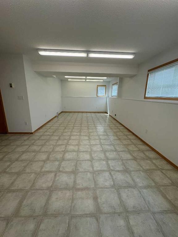 22 Julia Place, Didsbury, AB - Indoor Photo Showing Garage