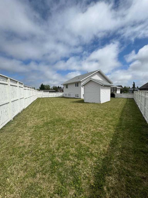 22 Julia Place, Didsbury, AB - Outdoor