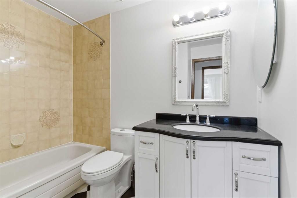 19 Templevale Way Ne, Calgary, AB - Indoor Photo Showing Bathroom