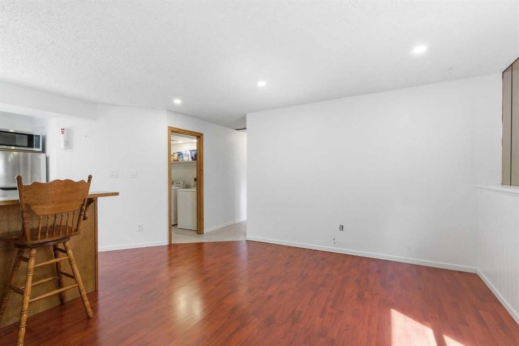 19 Templevale Way Ne, Calgary, AB - Indoor Photo Showing Other Room