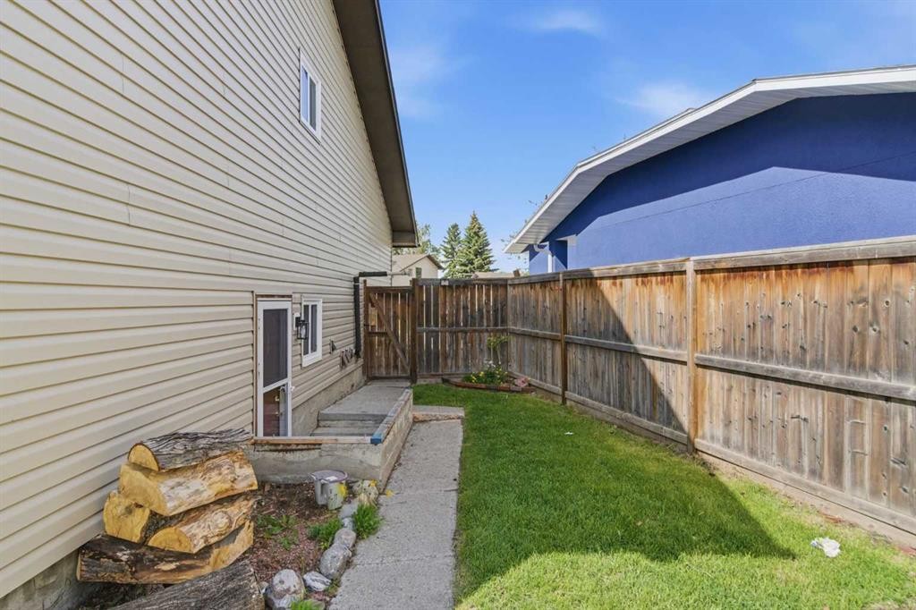 19 Templevale Way Ne, Calgary, AB - Outdoor With Exterior