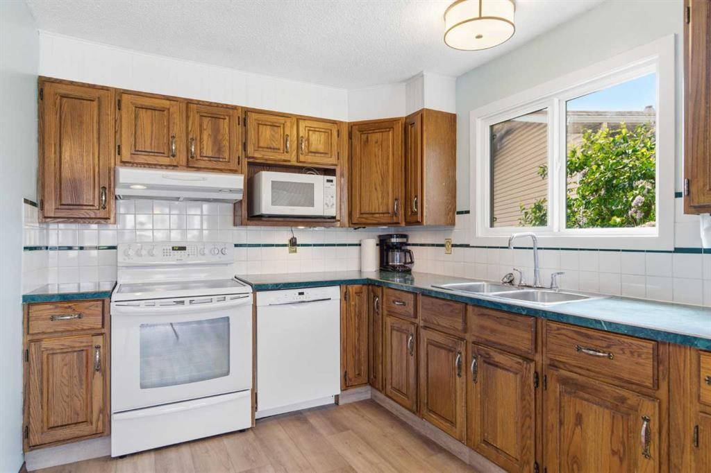 19 Templevale Way Ne, Calgary, AB - Indoor Photo Showing Kitchen With Double Sink