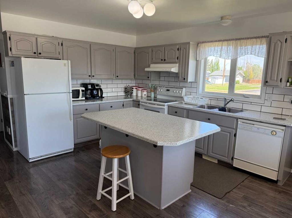 325 2 Avenue North, Champion, AB