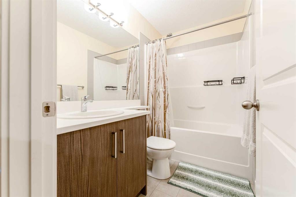 1402 Jumping Pound Common, Cochrane, AB - Indoor Photo Showing Bathroom