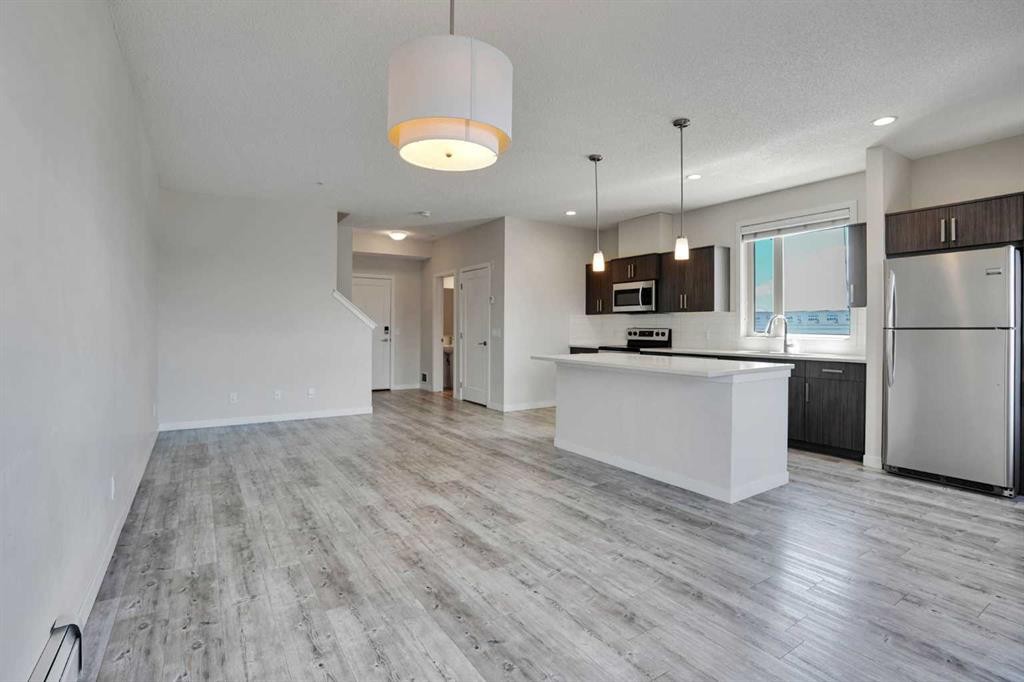 201-10 Westpark Link Sw, Calgary, AB