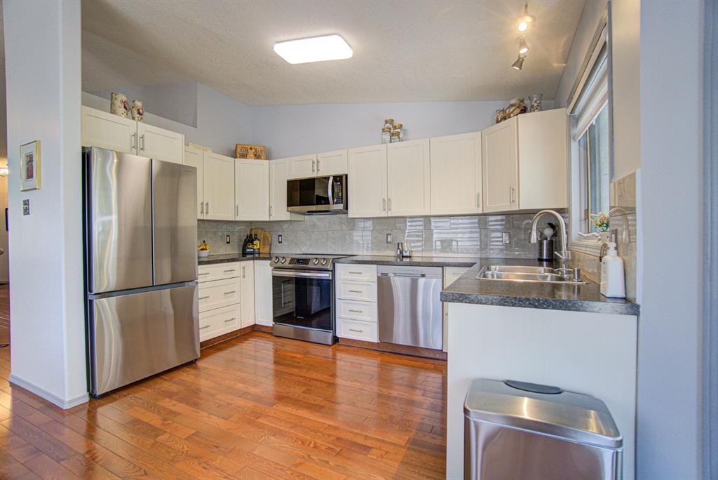 11B Westlynn Drive, Claresholm, AB