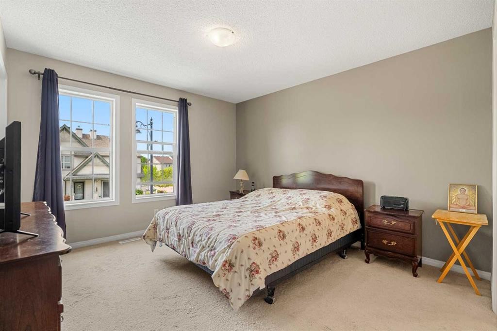249 Elgin Meadows Park Se, Calgary, AB - Indoor Photo Showing Bedroom