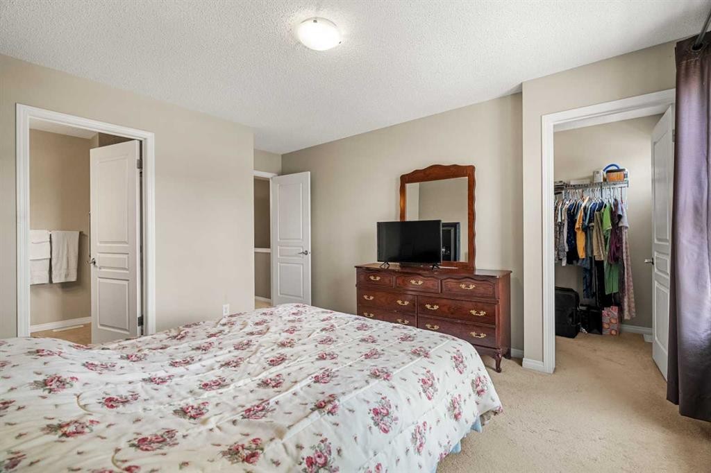 249 Elgin Meadows Park Se, Calgary, AB - Indoor Photo Showing Bedroom