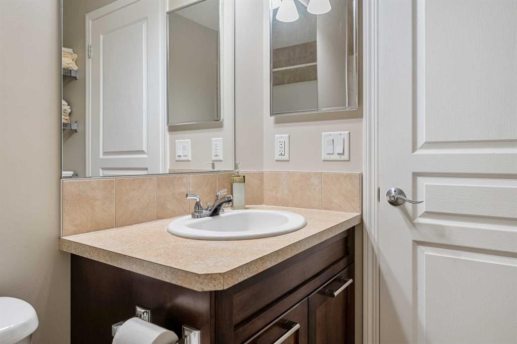249 Elgin Meadows Park Se, Calgary, AB - Indoor Photo Showing Bathroom