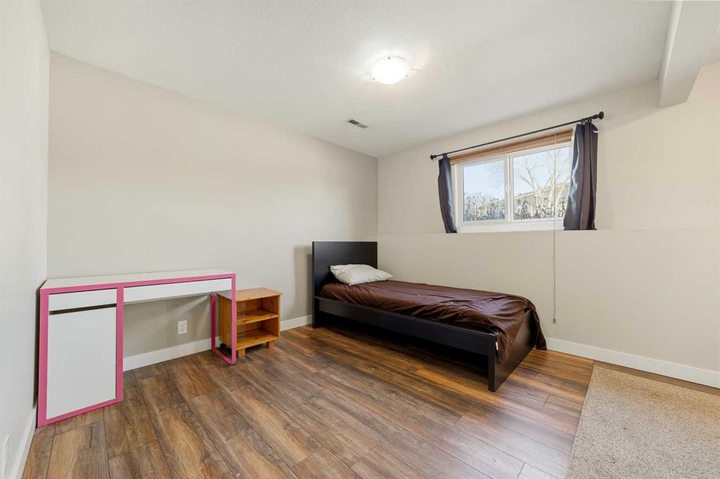 10 Trent Road West, Lethbridge, AB - Indoor Photo Showing Other Room