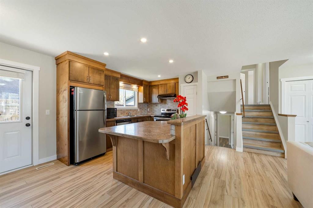 10 Trent Road West, Lethbridge, AB - Indoor Photo Showing Kitchen