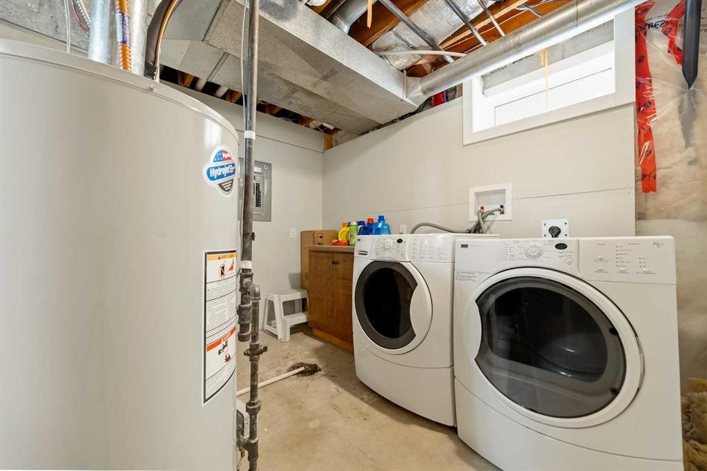 10 Trent Road West, Lethbridge, AB - Indoor Photo Showing Laundry Room