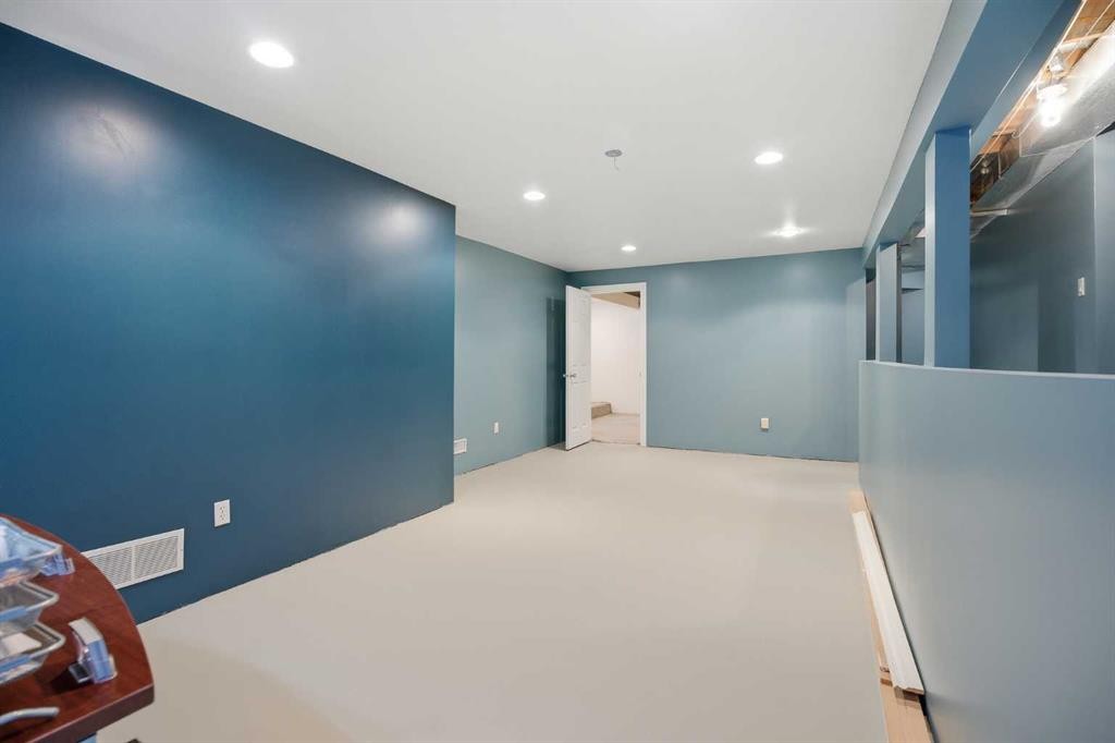 2608 Deer Side Drive Se, Calgary, AB - Indoor Photo Showing Other Room