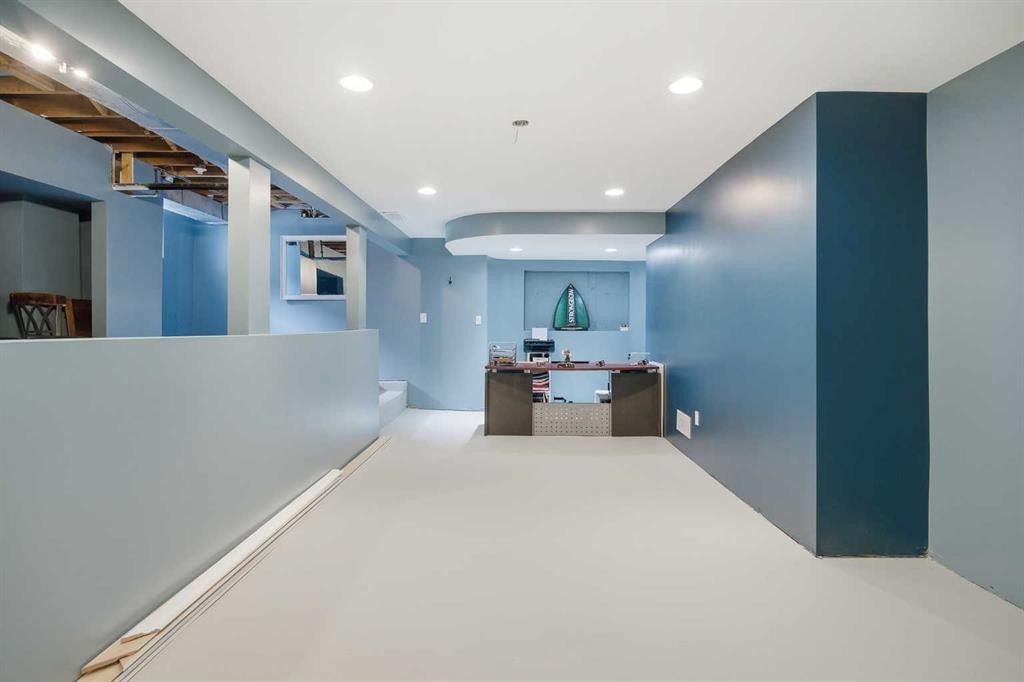 2608 Deer Side Drive Se, Calgary, AB - Indoor Photo Showing Other Room