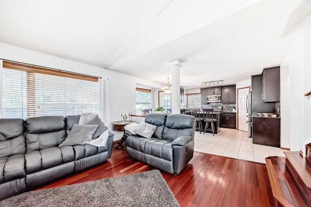 263 Coral Keys Drive Ne, Calgary, AB - Indoor Photo Showing Living Room