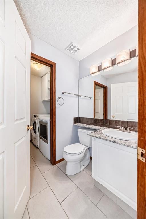 263 Coral Keys Drive Ne, Calgary, AB - Indoor Photo Showing Bathroom