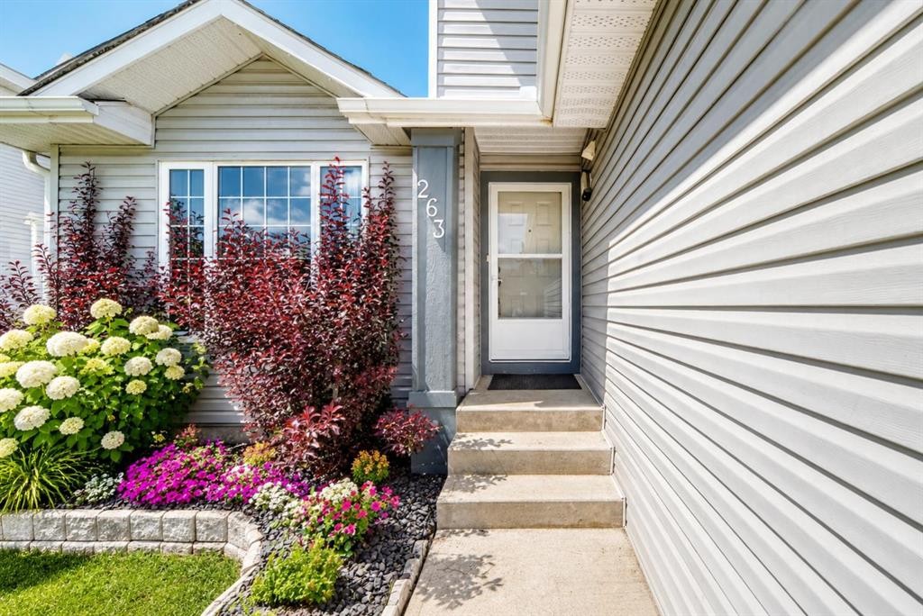 263 Coral Keys Drive Ne, Calgary, AB - Outdoor