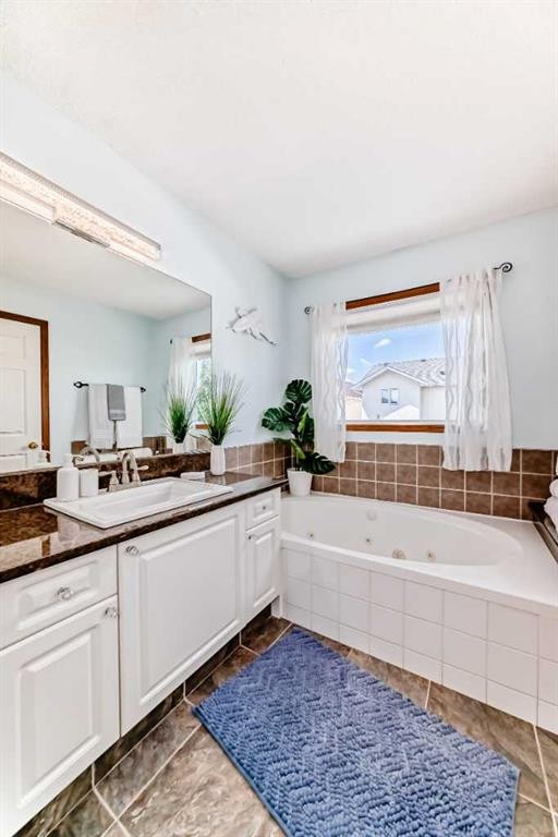 263 Coral Keys Drive Ne, Calgary, AB - Indoor Photo Showing Bathroom