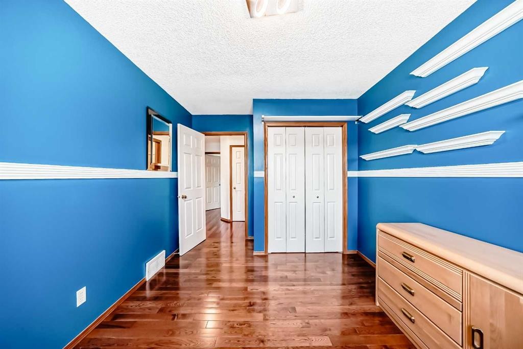 263 Coral Keys Drive Ne, Calgary, AB - Indoor Photo Showing Other Room