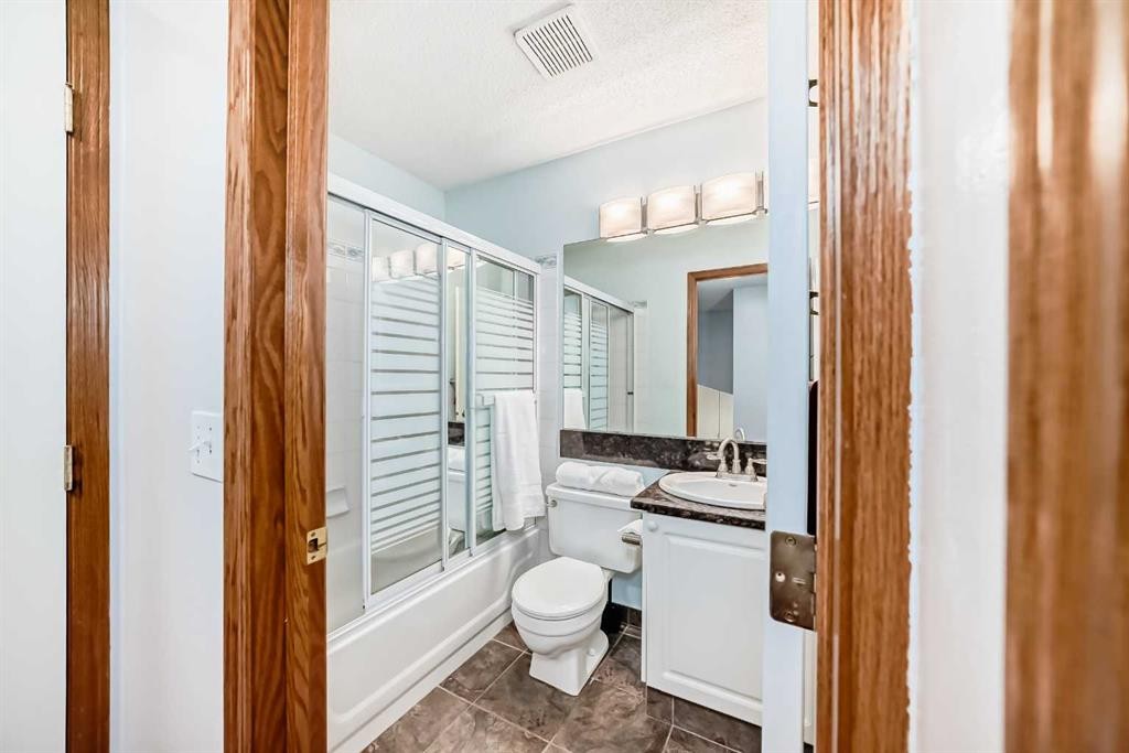 263 Coral Keys Drive Ne, Calgary, AB - Indoor Photo Showing Bathroom