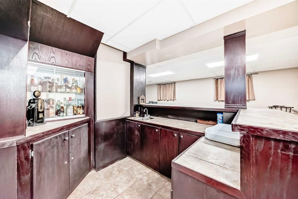 263 Coral Keys Drive Ne, Calgary, AB - Indoor Photo Showing Kitchen