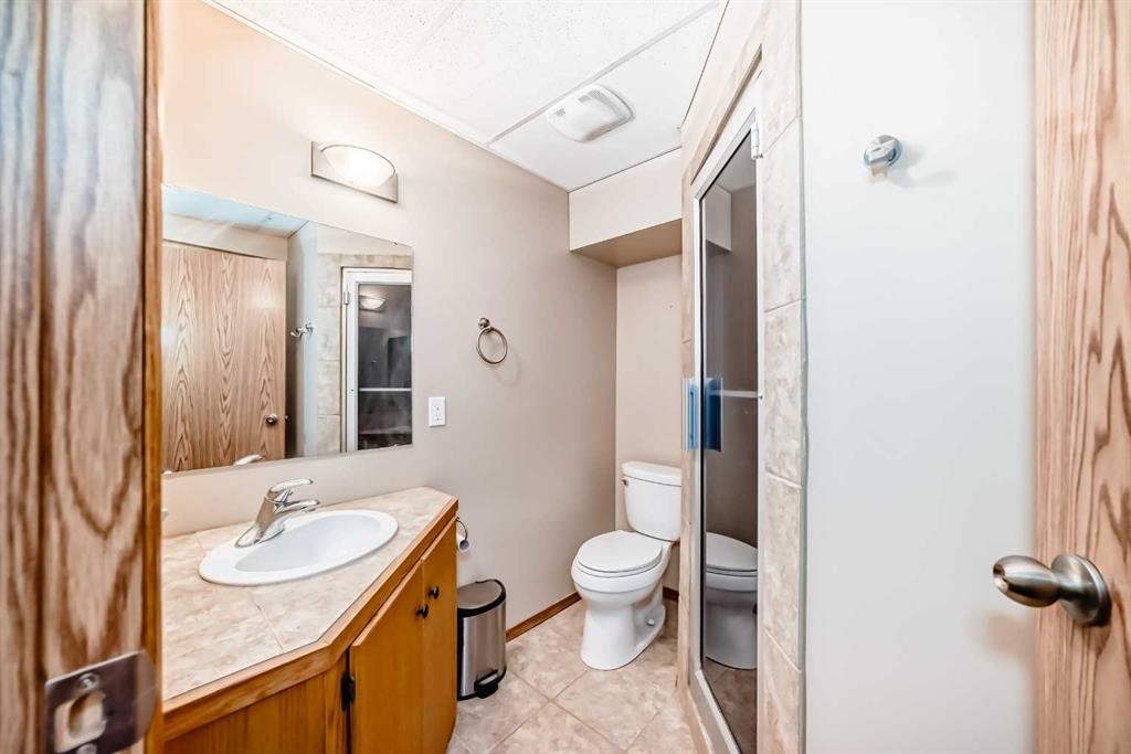 263 Coral Keys Drive Ne, Calgary, AB - Indoor Photo Showing Bathroom