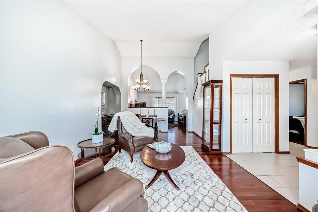 263 Coral Keys Drive Ne, Calgary, AB - Indoor Photo Showing Living Room