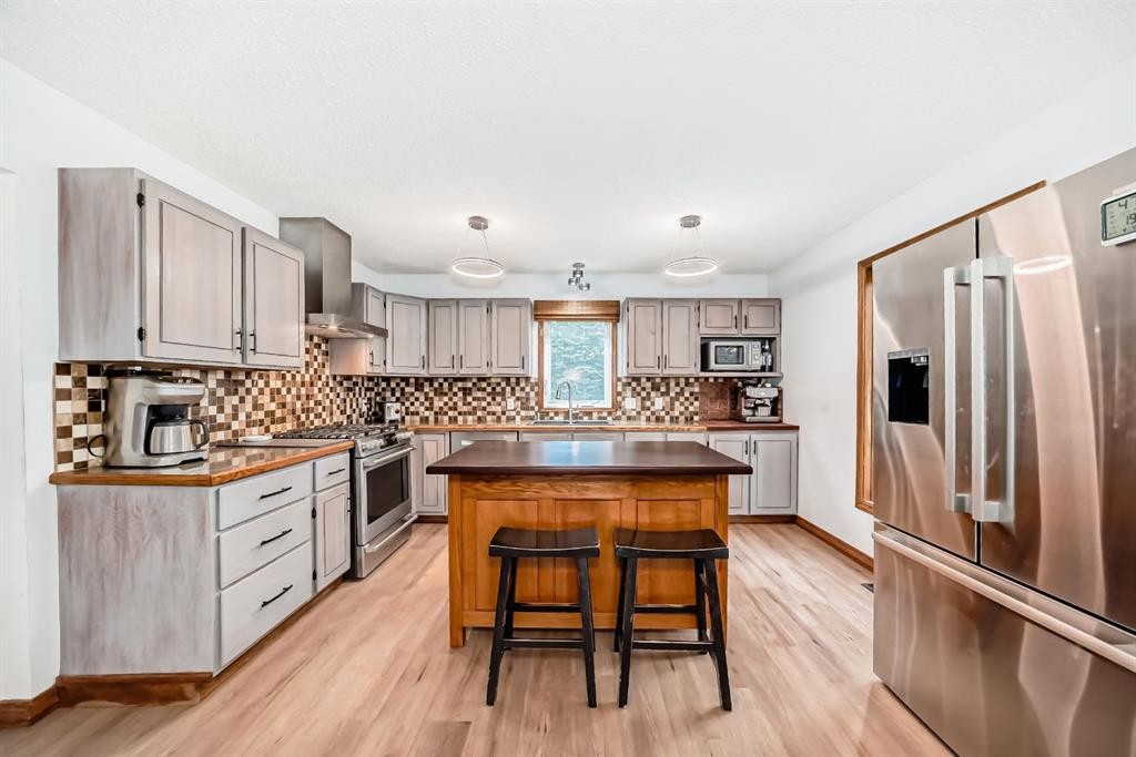 2 Wolf Close, Rural Rocky View County, AB - Indoor Photo Showing Kitchen With Stainless Steel Kitchen With Double Sink