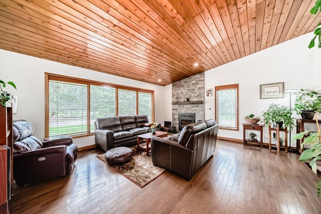 2 Wolf Close, Rural Rocky View County, AB - Indoor Photo Showing Living Room With Fireplace