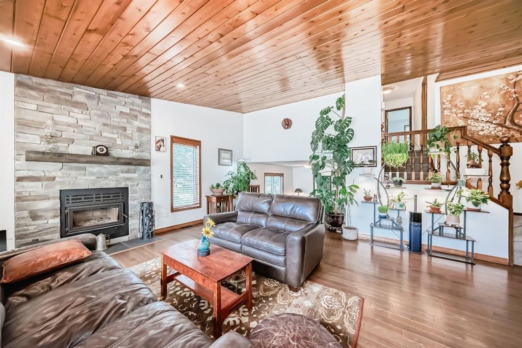 2 Wolf Close, Rural Rocky View County, AB - Indoor Photo Showing Living Room With Fireplace