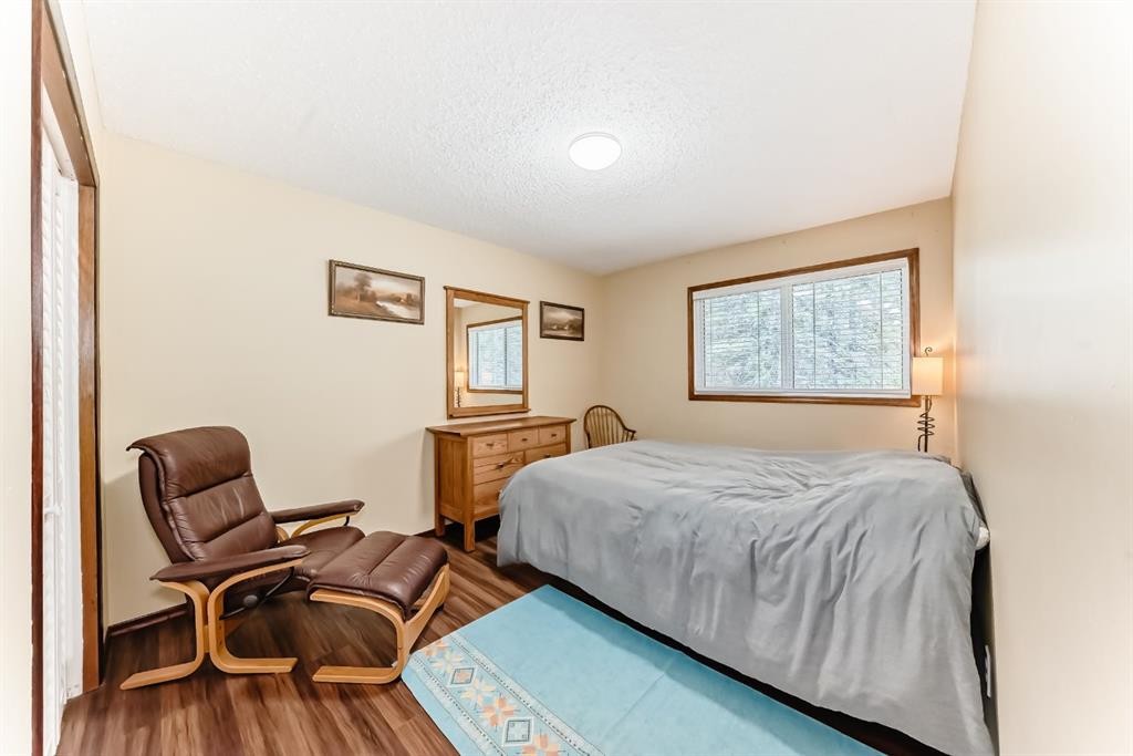 2 Wolf Close, Rural Rocky View County, AB - Indoor Photo Showing Bedroom