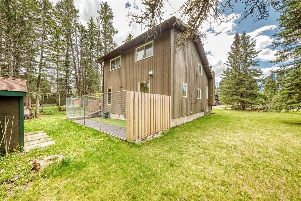 2 Wolf Close, Rural Rocky View County, AB - Outdoor