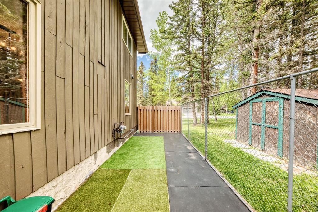 2 Wolf Close, Rural Rocky View County, AB - Outdoor With Exterior