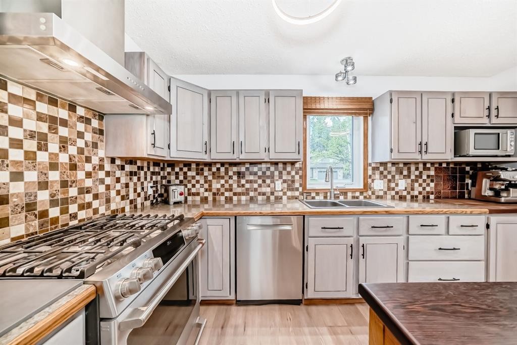 2 Wolf Close, Rural Rocky View County, AB - Indoor Photo Showing Kitchen With Stainless Steel Kitchen With Double Sink