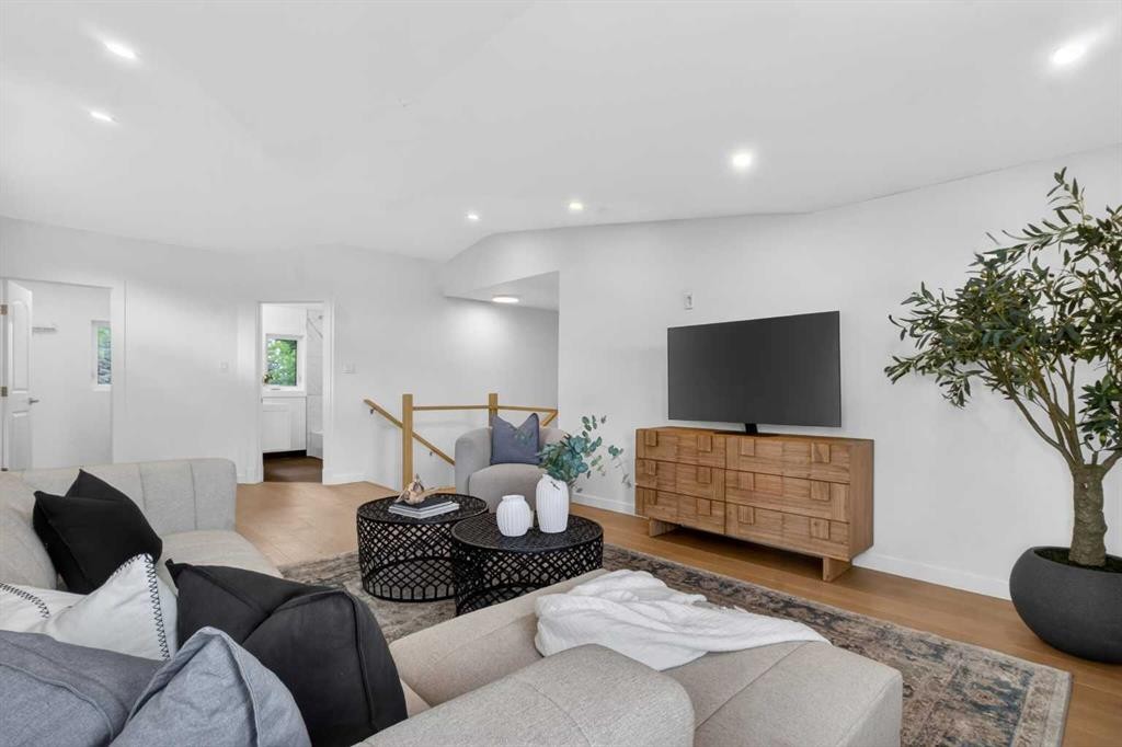 928 Maplecroft Road Se, Calgary, AB