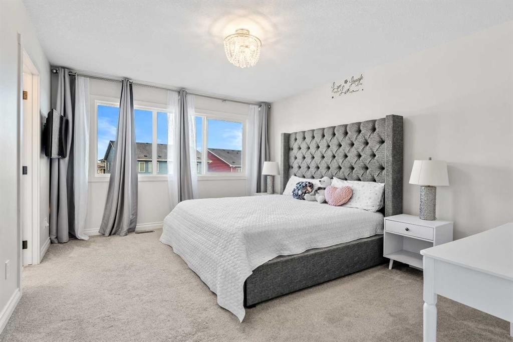 58 Sage Hill Heights Nw, Calgary, AB - Indoor Photo Showing Bedroom