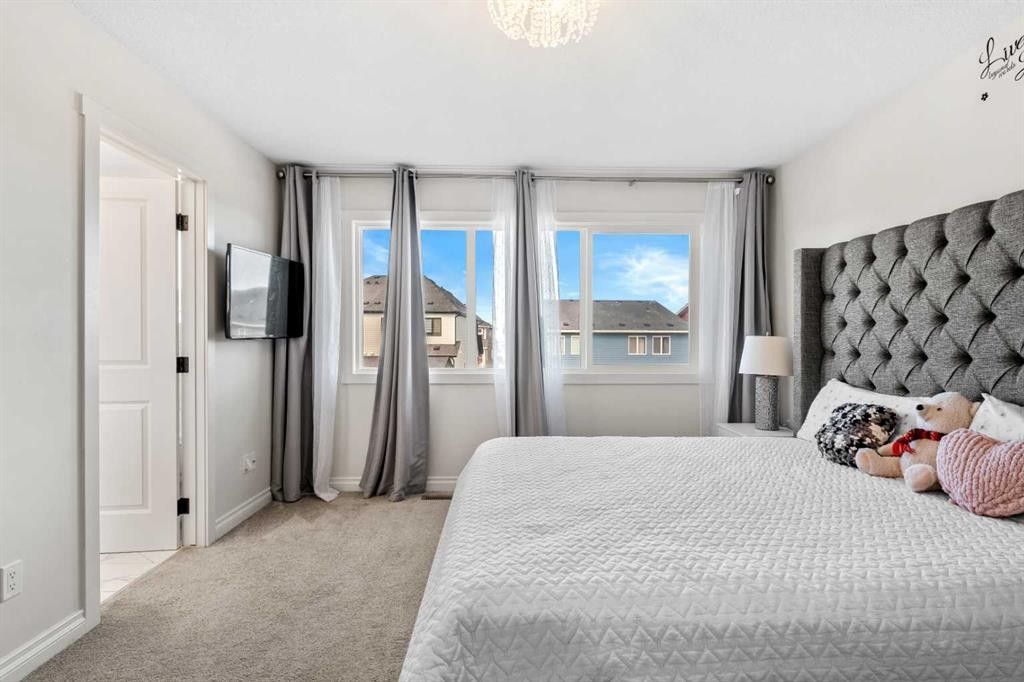 58 Sage Hill Heights Nw, Calgary, AB - Indoor Photo Showing Bedroom