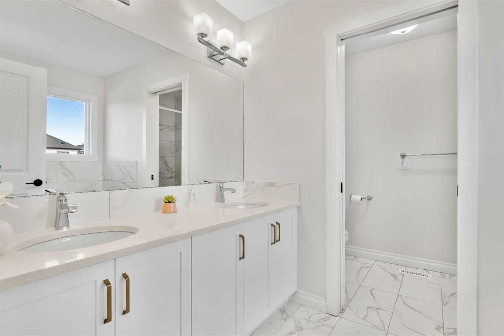 58 Sage Hill Heights Nw, Calgary, AB - Indoor Photo Showing Bathroom