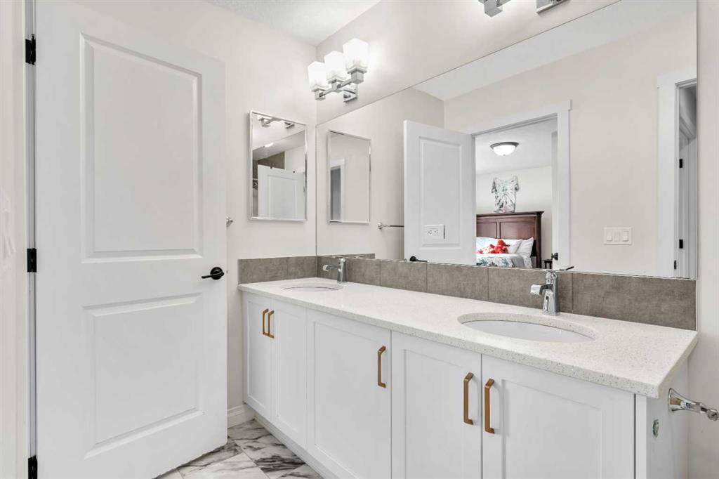 58 Sage Hill Heights Nw, Calgary, AB - Indoor Photo Showing Bathroom