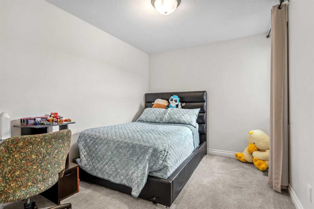 58 Sage Hill Heights Nw, Calgary, AB - Indoor Photo Showing Bedroom